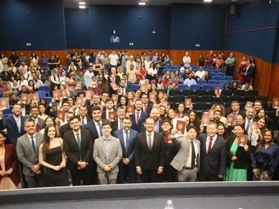 Notícia destaque: Novos advogados, advogadas e estagiários recebem sua carteira na OAB-MT 