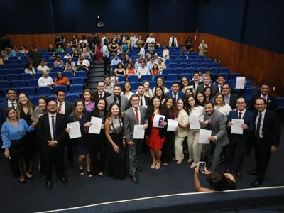 Foto da Notícia: OAB-MT entrega certidão a 29 advogados e advogadas